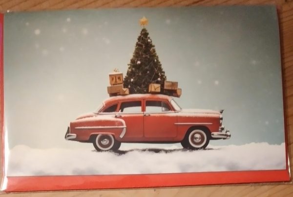 Dubbele kerstkaart met een oude auto met op het dak een kerstboom