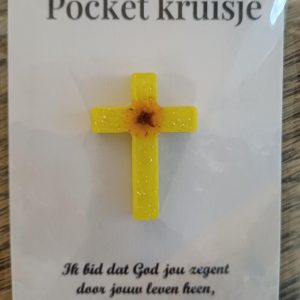 Pocketkruisje geel met bloemetje