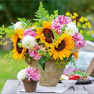 Dubbele kaart - Bloemenvaas op tuintafel